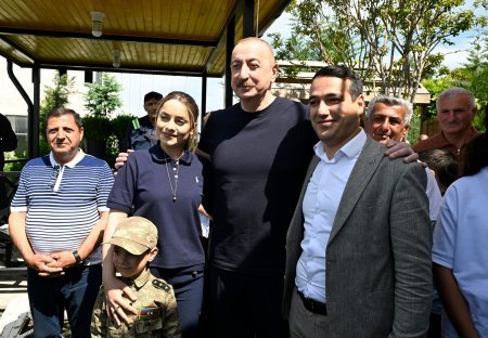 Prezident Laçında əhali ilə görüşüb