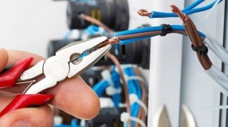 Zabratda faciə: Reklam lövhəsini dəyişərkən iki nəfəri elektrik cərəyanı vuraraq öldürüb