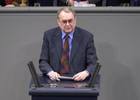 Almaniyalı keçmiş deputat Eduard Lintner Azərbaycandan rüşvət alma ittihamını qəbul edib