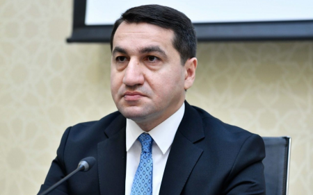 Hikmət Hacıyev: “Azərbaycana kömək yox, əməkdaşlıq və tərəfdaşlıq lazımdır”