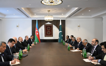 Prezident İlham Əliyev Xankəndidə Pakistanın Baş naziri ilə görüşüb