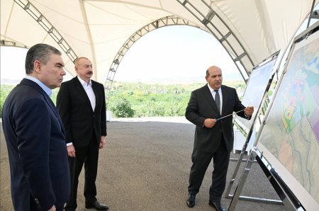İlham Əliyev və Qurbanqulu Berdiməhəmmədov Füzuli şəhərinin dağıdılmış yerlərinə baxış keçiriblər