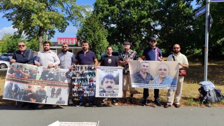 Almaniyada yaşayan bir qrup siyasi fəallar  Nürnberq şəhərində etiraz aksiyası keçirir