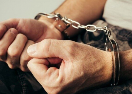 Mağaza və avtomobildən oğurluq edən şəxslər tutuldu
