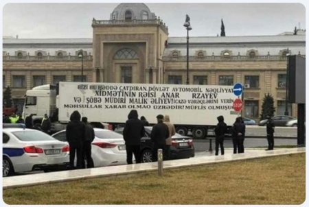 TIR sürücüləri cana yığılıb yolu bağladılar. Sürücülər həbs olundu.