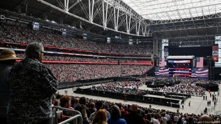 ABŞ-da Çarli Kirlə vida mərasimi on minlərlə insanı topladı