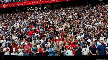 ABŞ-da Çarli Kirlə vida mərasimi on minlərlə insanı topladı