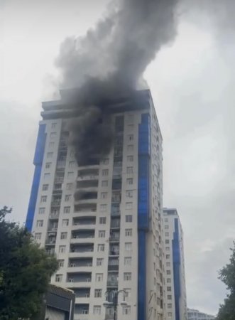 Bakıda yaşayış binasında yanğın söndürülüb