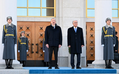 İlham Əliyev Qazaxıstanda səfərdədir – Tokayev qarşılayıb