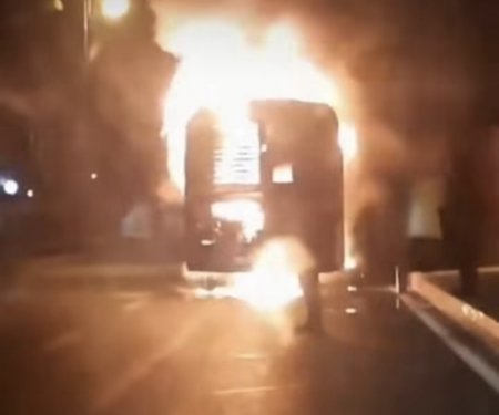 Binə qəsəbəsində 160 nömrəli marşrut avtobusu yanıb