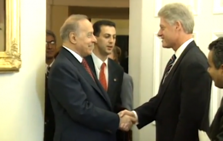 Eldar Namazov Prezident Aparatından uzaqlaşdırılan tərcüməçidən danışdı