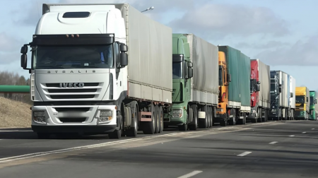 Azərbaycan–İran sərhədində yük maşınlarının hərəkəti bərpa olunub