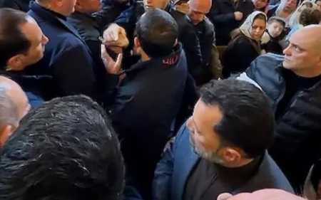İrəvanda kilsədə Nikol Paşinyanın iştirakı ilə insident baş verib