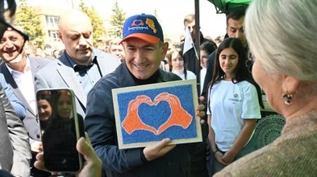 Paşinyan: “Ermənistanı ‘banan respublikası’ olmaqdan xilas etdik”