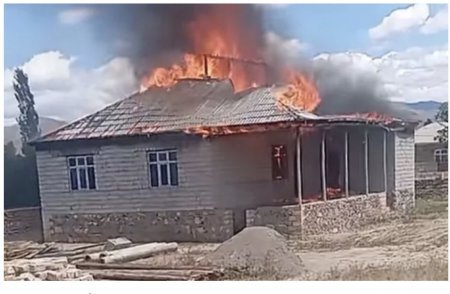 Şərurda yarımtikili evdə yanğın baş verib