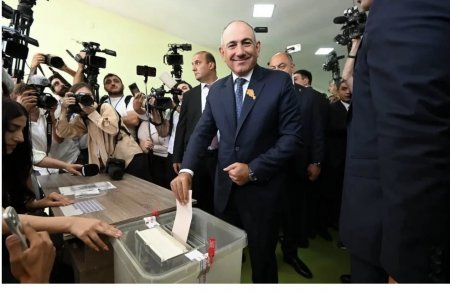 Paşinyan parlament seçkilərində səs verib