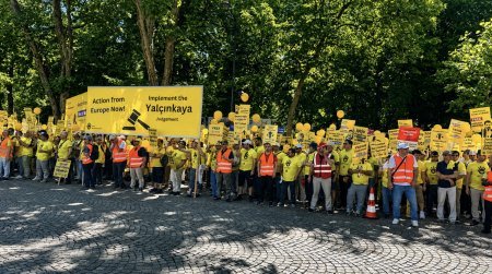 Strasburqda AŞPA qarşısında 7 mindən çox türkün iştirakılabmöhtəşəm “Hər kəs üçün ədalət” adlı aksiyası keçirilib