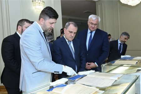 Ceyhun Bayramov Ukraynada Azərbaycan Xalq Cümhuriyyətinə aid arxiv sənədlərinə baxıb