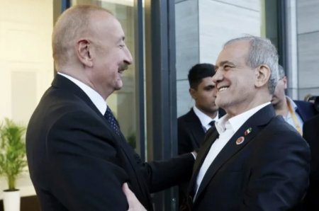 İlham Əliyev və Məsud Pezeşkian Bişkekdə görüşdülər